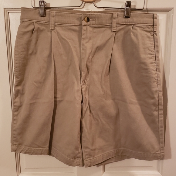 elastic waist shorts with belt loops